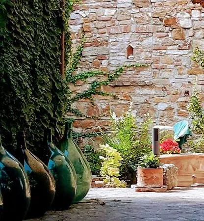 Luca House Apartment Montalbo