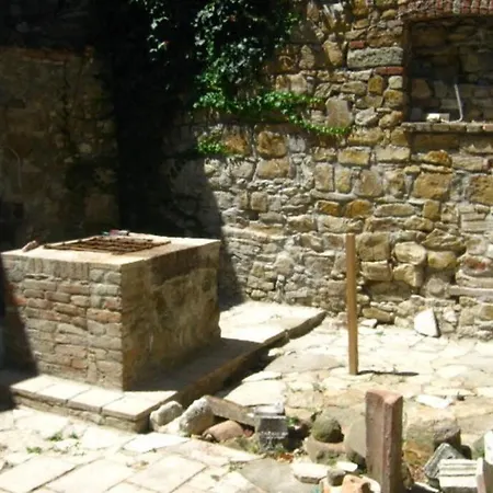 Luca House * Montalbo