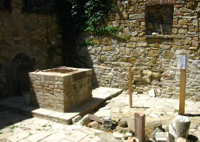 Luca House * Montalbo